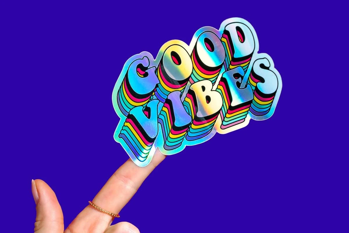 perbedaan stiker hologram dan vinyl