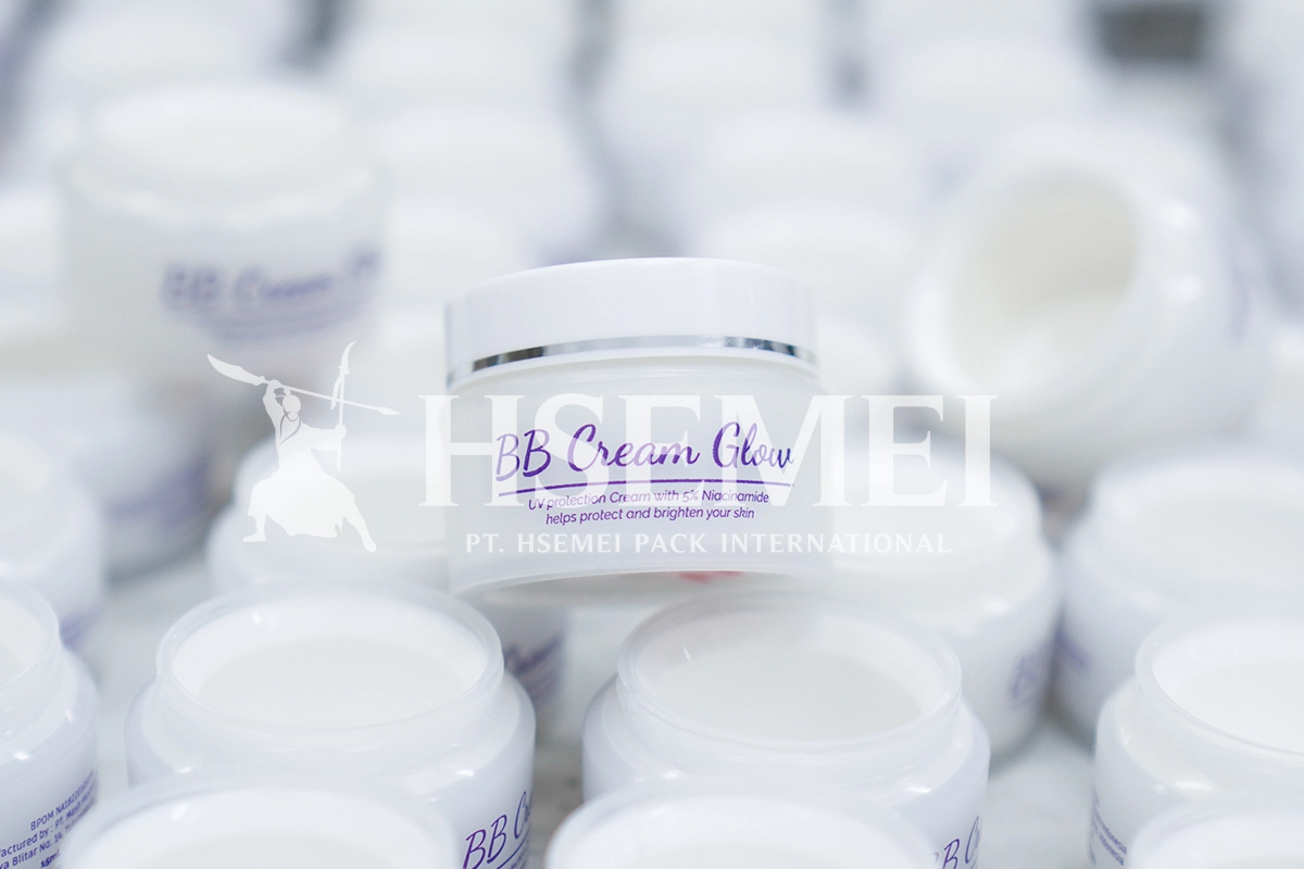 15 Contoh Iklan Produk Kosmetik yang Memikat Konsumen 1 contoh iklan produk kosmetik
