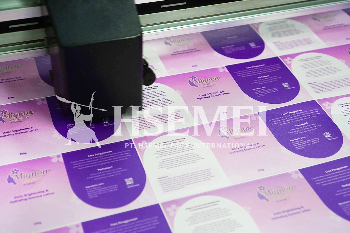 Apa Itu Stiker Chromo? Ini Definisi, Keunggulan, & Cara Cetaknya 1 apa itu stiker chromo