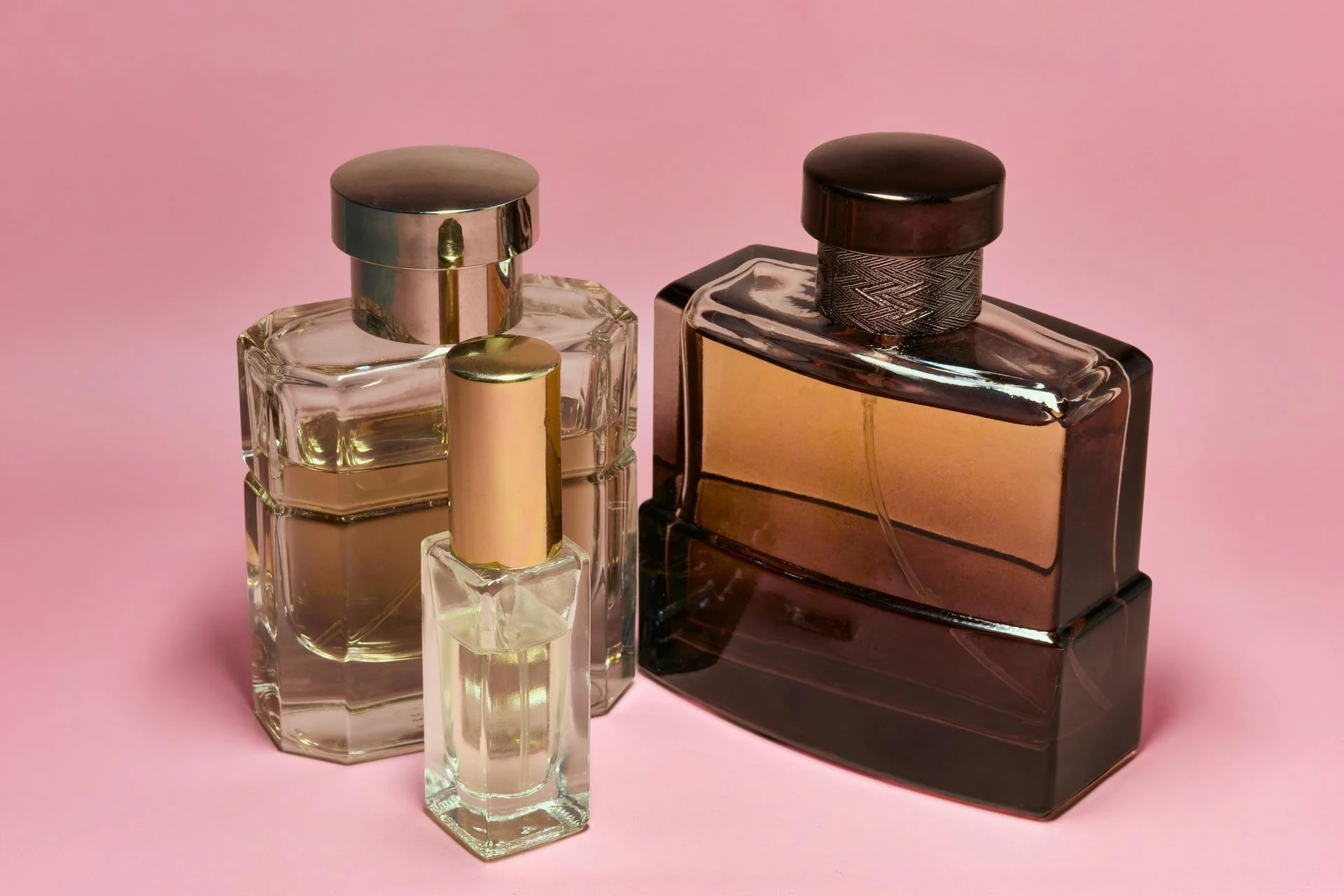 4 Cara Membuat Kemasan Parfum untuk Bisnis Berskala Kecil & Besar