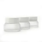 kemasan kosmetik GLASS JAR C31610 varian warna putih frosted dengan cap glossy