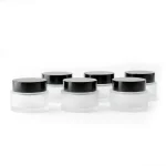 kemasan kosmetik POT PMK 30 DOFF CAP20 HITAM varian warna putih frosted dengan cap hitam glossy